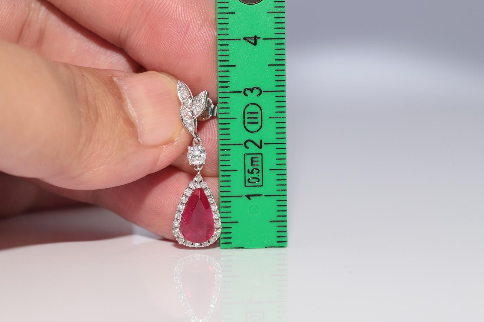 Brilliant Cut Vintage Circa 1980s 18k Gold Natural Diamond And Heated Ruby Drop Earring For Sale