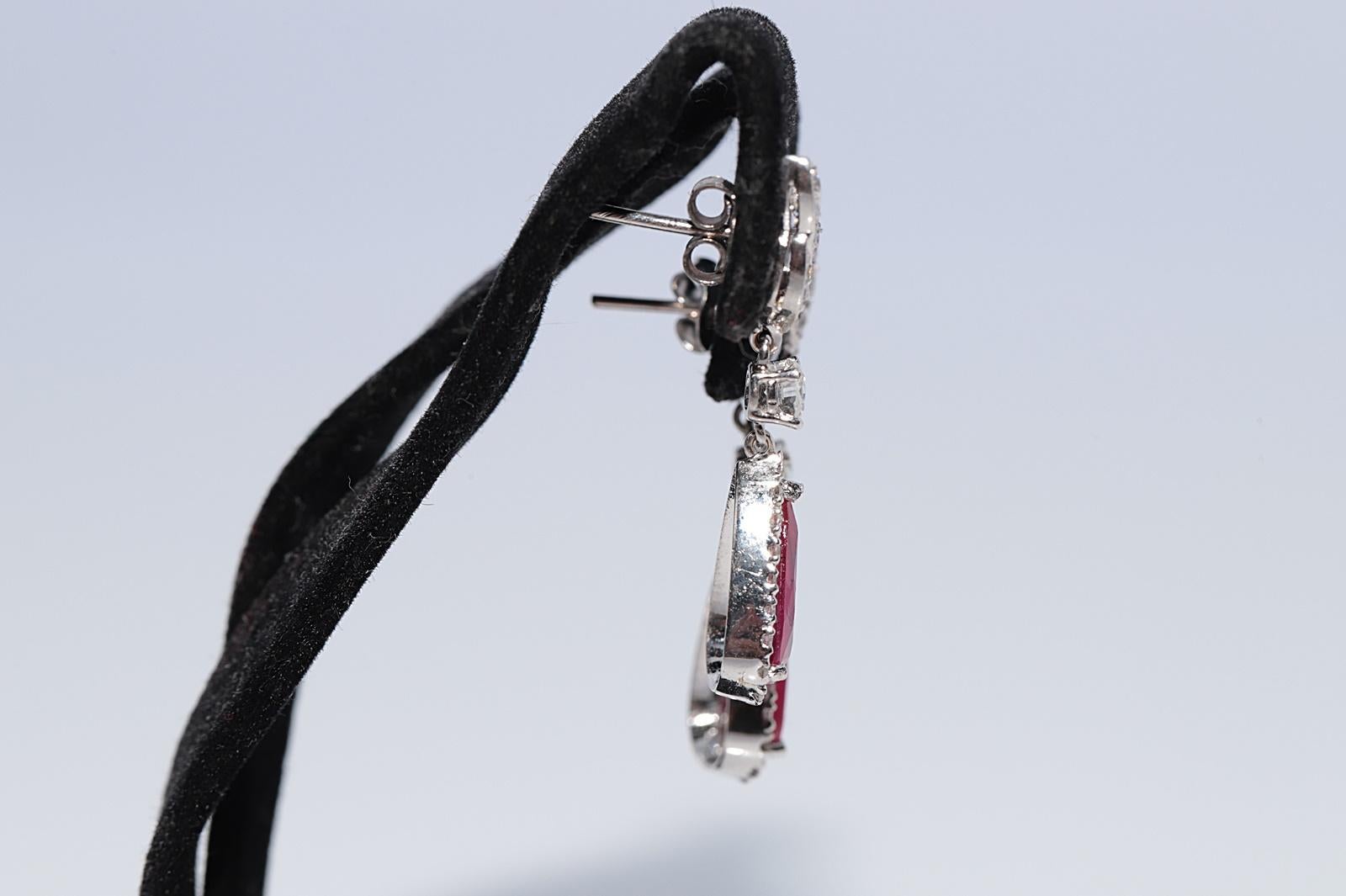 Women's Vintage Circa 1980s 18k Gold Natural Diamond And Heated Ruby Drop Earring For Sale