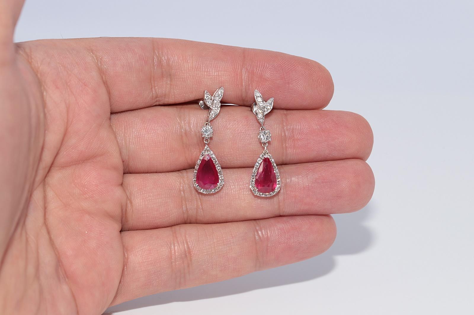 Vintage Circa 1980s 18k Gold Natural Diamond And Heated Ruby Drop Earring For Sale 1