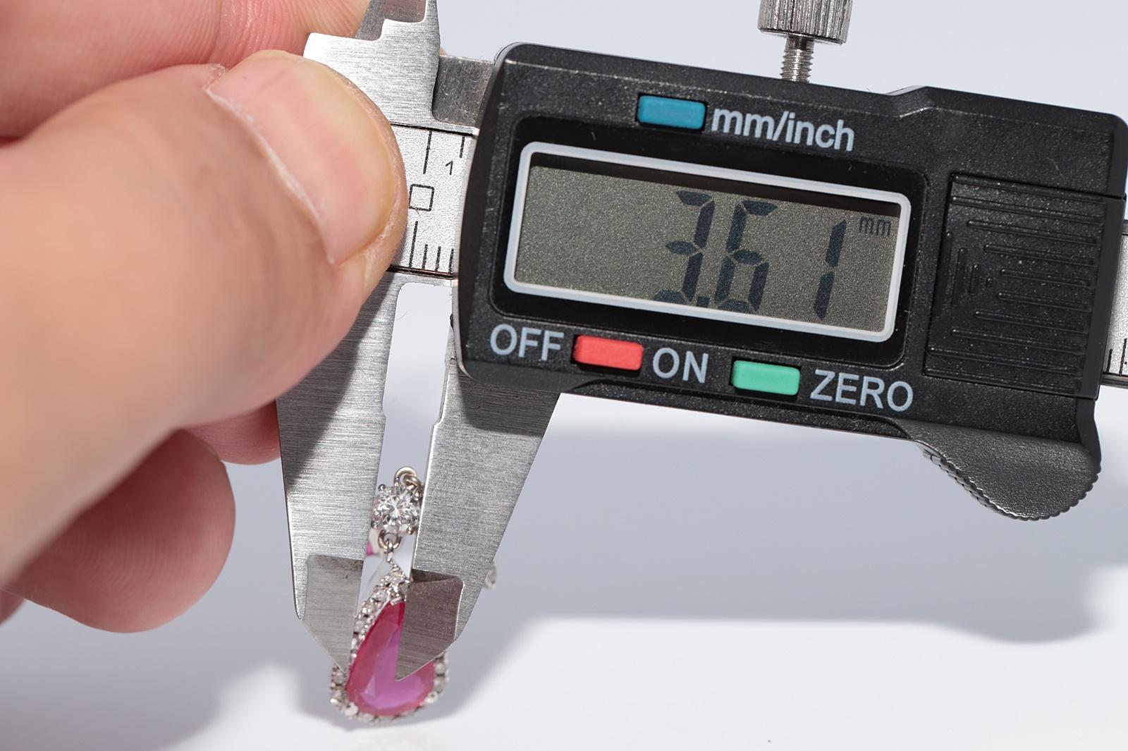 Vintage Circa 1980s 18k Gold Natural Diamond And Heated Ruby Drop Earring For Sale 2