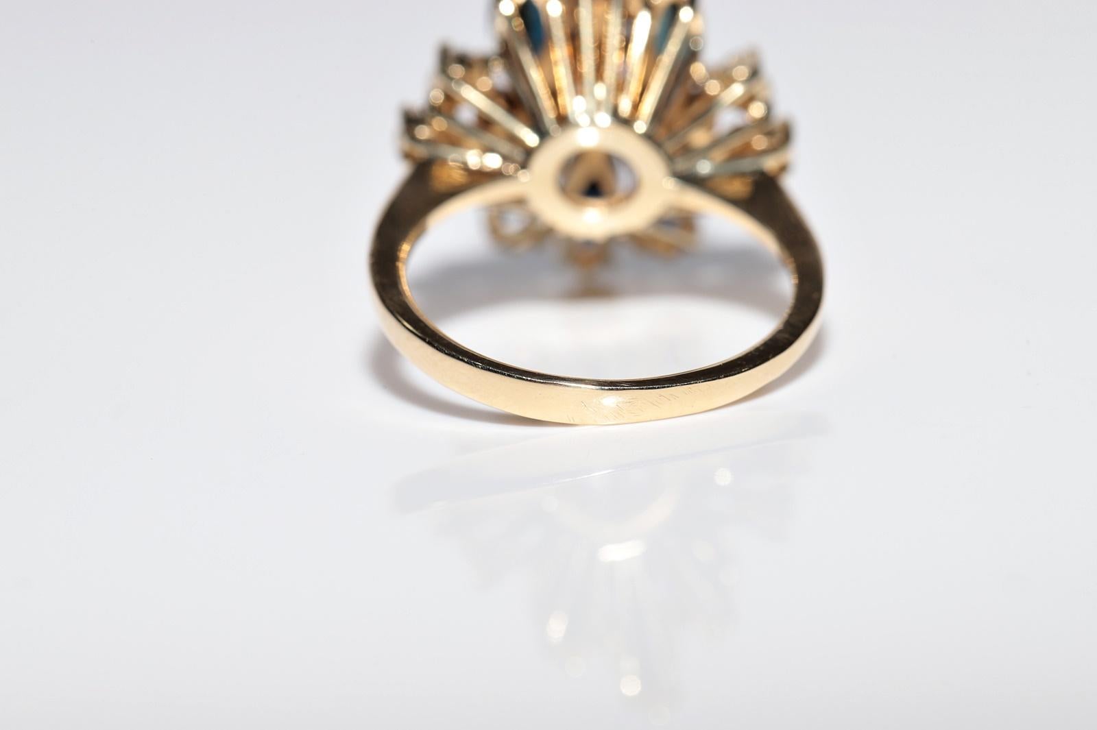 Vintage Circa 1980s 18k Gold Natural Diamond And Marquise Cut Sapphire Ring For Sale 3