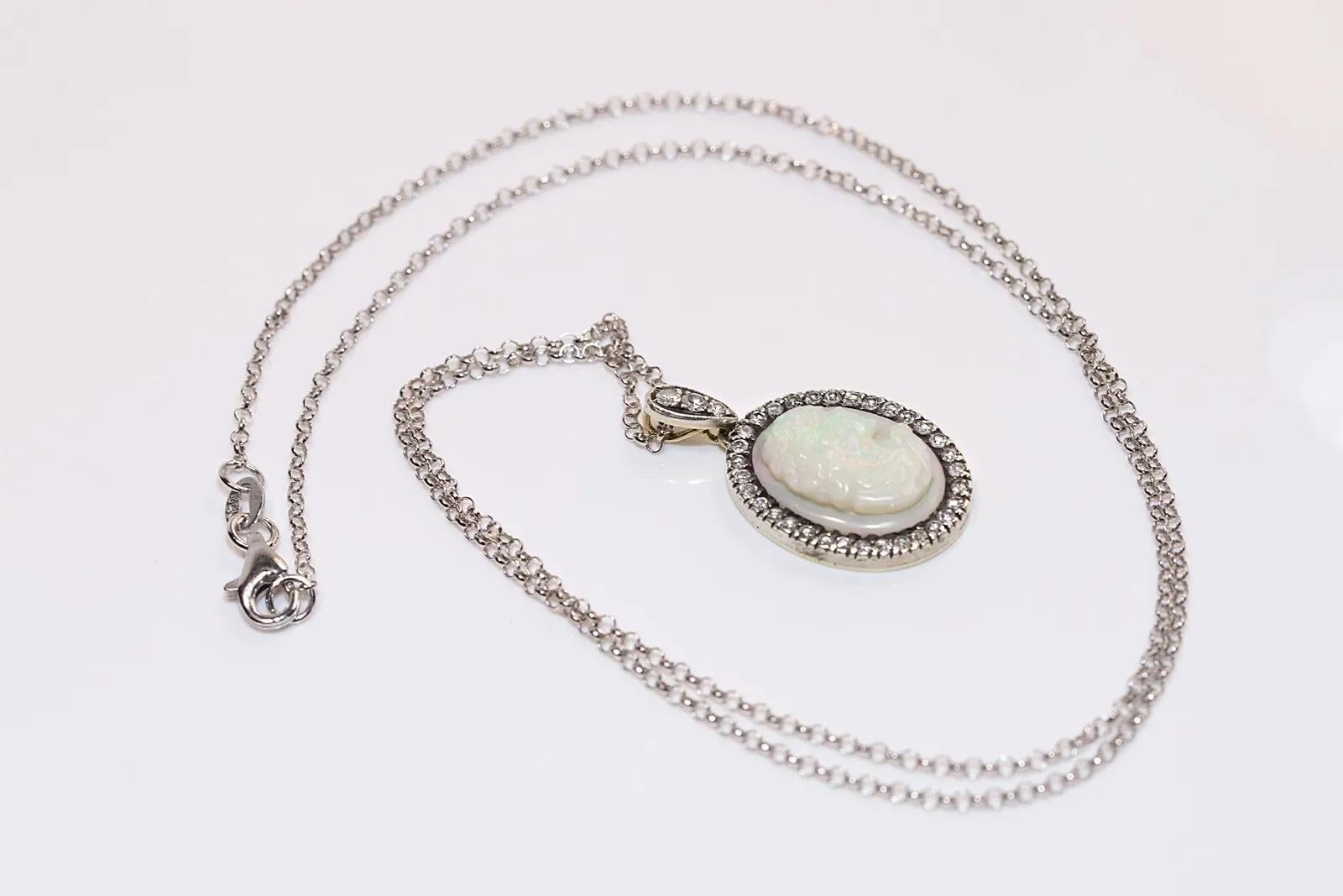 Vintage Circa 1980s 18k Gold Natural Diamond And Opal Decorated Pendant Necklace For Sale 5