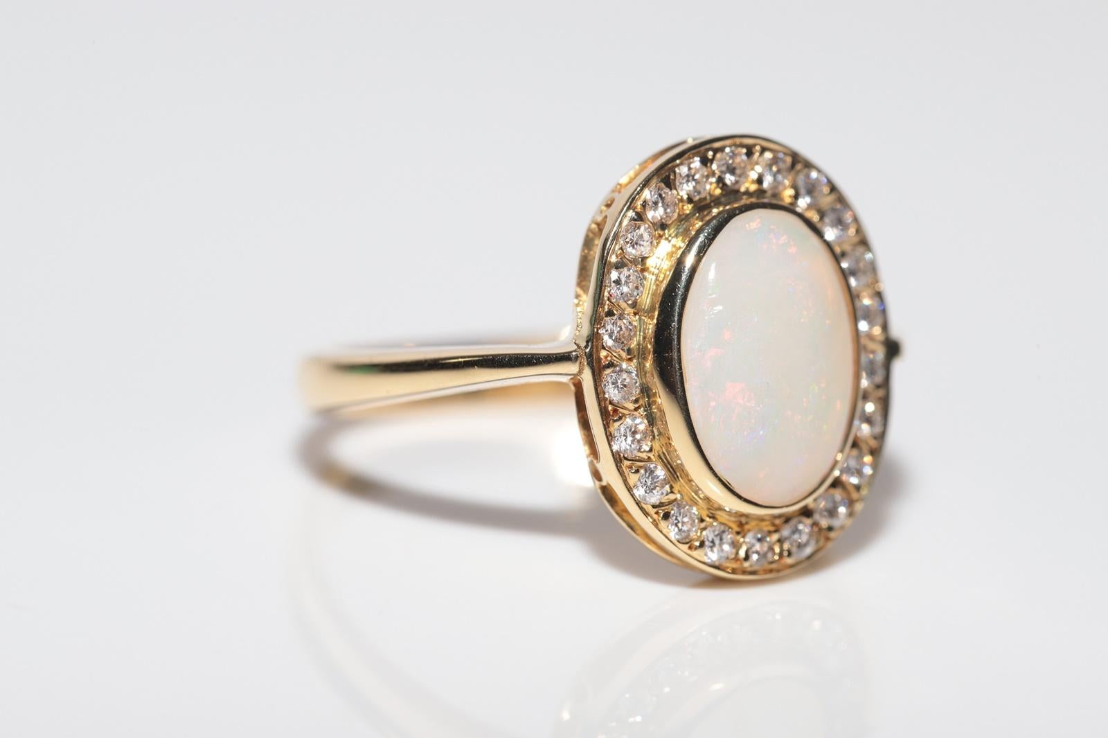 Vintage Circa 1980er Jahre 18k Gold Natürlicher Diamant und Opal Dekorierter Ring im Angebot 4