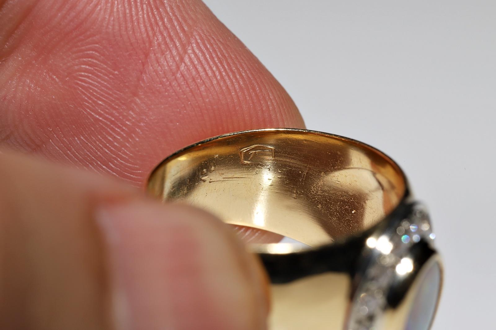 Vintage Circa 1980er Jahre 18k Gold Natürlicher Diamant und Opal Dekorierter Ring im Angebot 4