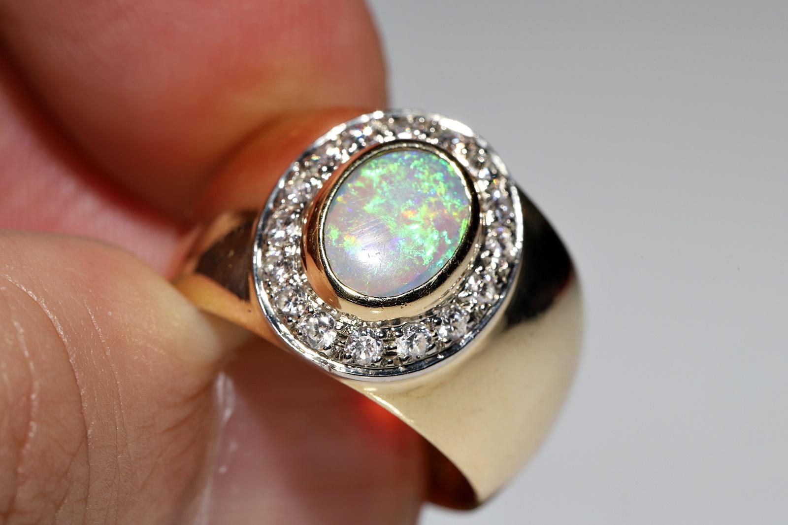 Vintage Circa 1980s 18k Gold Natural Diamond And Opal Decorated Ring  For Sale 5