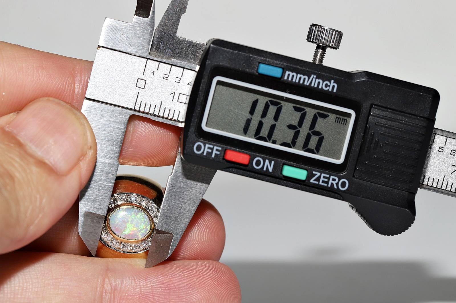 Vintage Circa 1980er Jahre 18k Gold Natürlicher Diamant und Opal Dekorierter Ring im Angebot 7