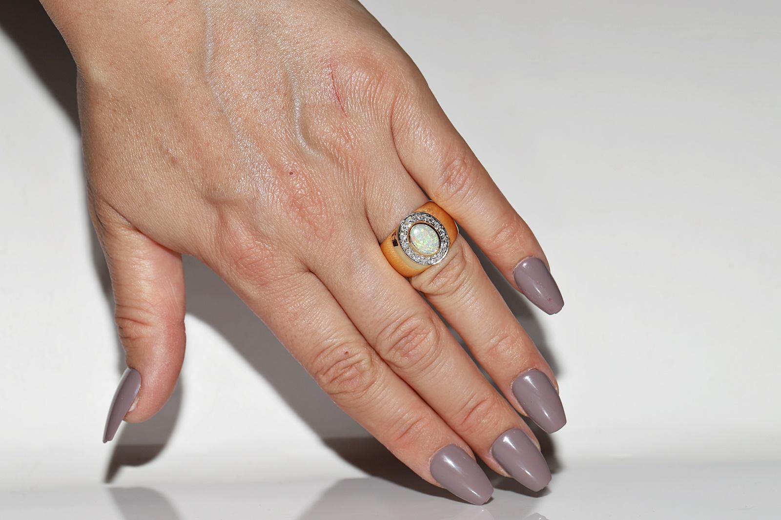 Vintage Circa 1980er Jahre 18k Gold Natürlicher Diamant und Opal Dekorierter Ring im Angebot 8