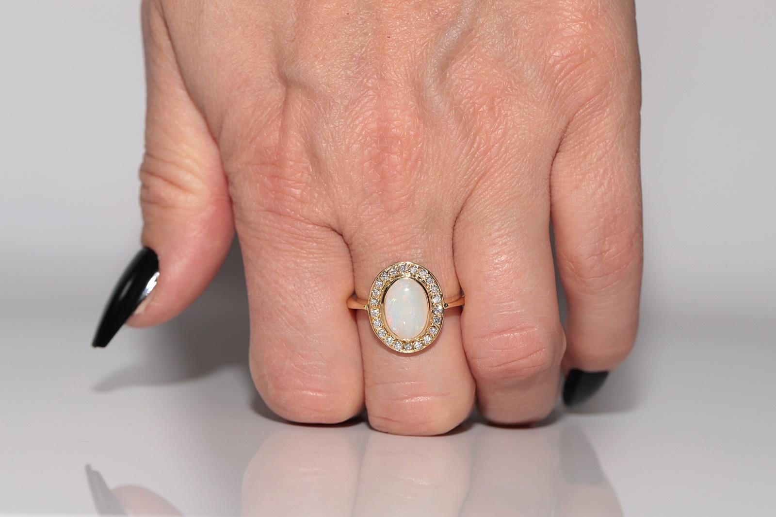 Vintage Circa 1980er Jahre 18k Gold Natürlicher Diamant und Opal Dekorierter Ring (Retro) im Angebot