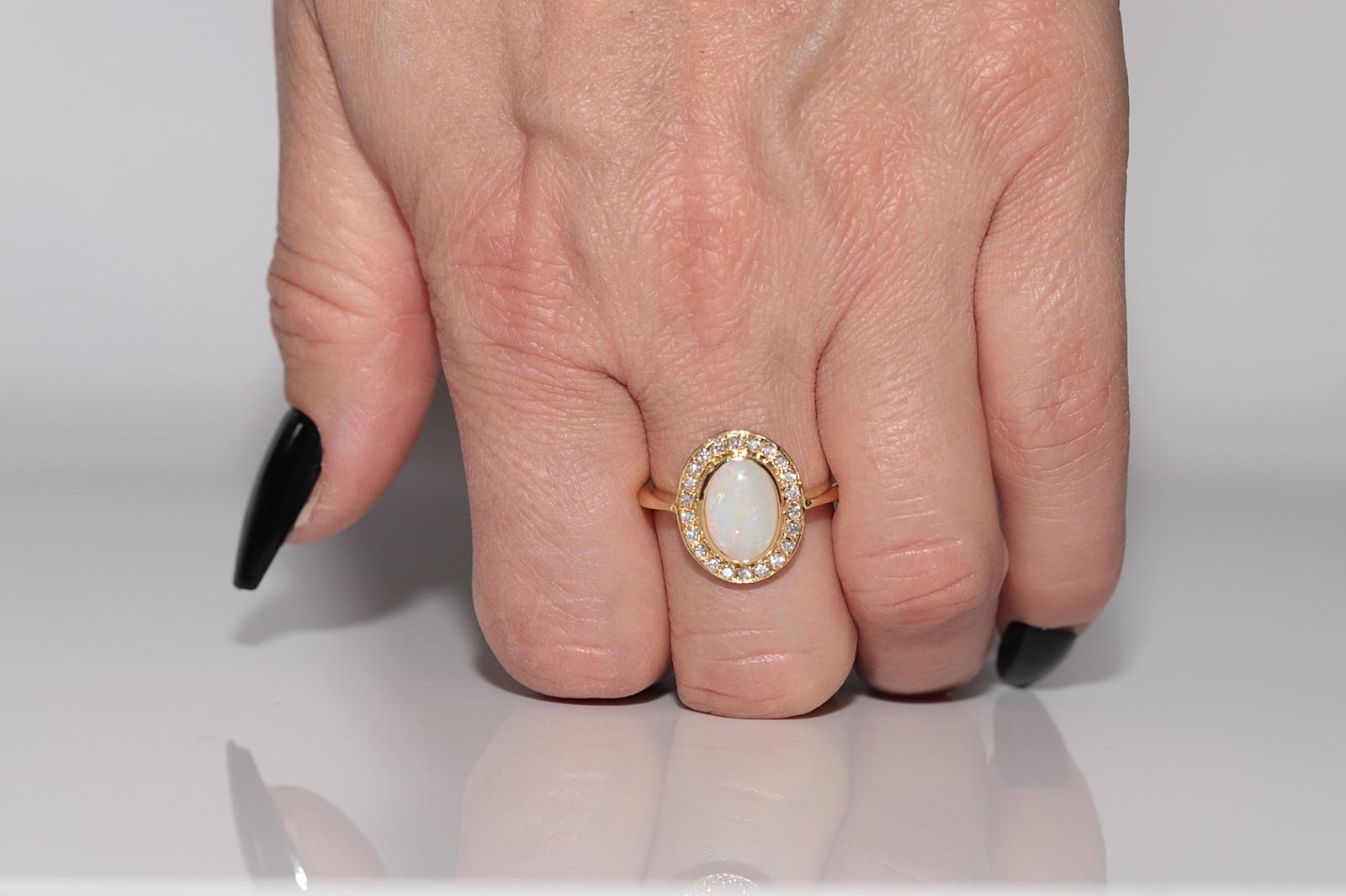 Vintage Circa 1980er Jahre 18k Gold Natürlicher Diamant und Opal Dekorierter Ring (Brillantschliff) im Angebot