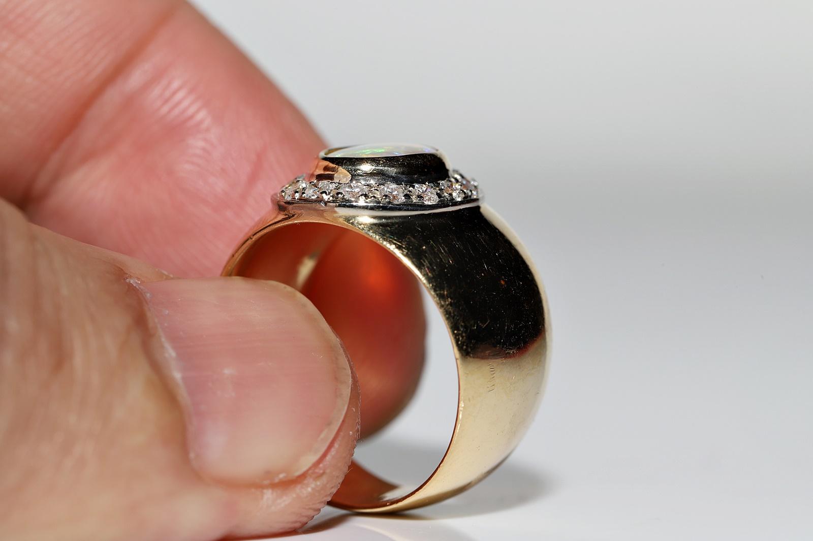 Vintage Circa 1980er Jahre 18k Gold Natürlicher Diamant und Opal Dekorierter Ring (Brillantschliff) im Angebot