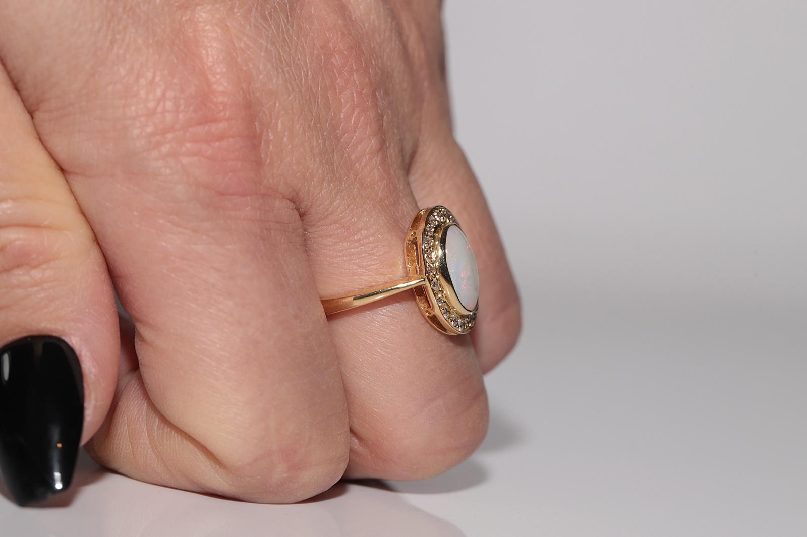 Vintage Circa 1980er Jahre 18k Gold Natürlicher Diamant und Opal Dekorierter Ring Damen im Angebot