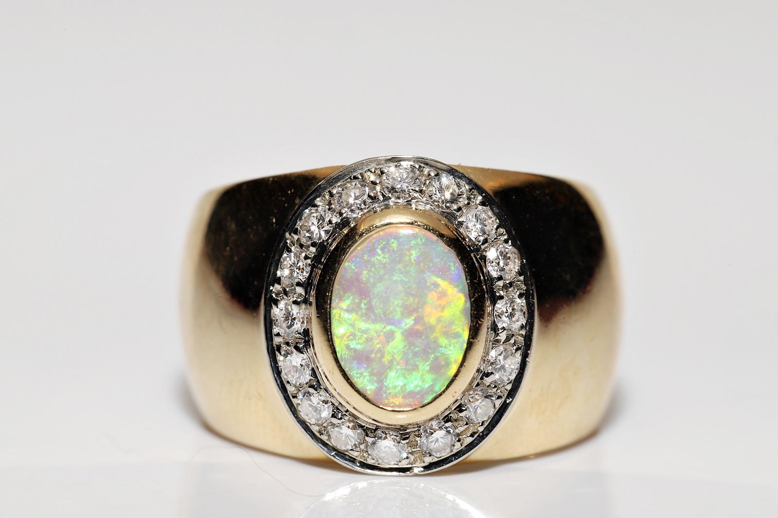 Vintage Circa 1980er Jahre 18k Gold Natürlicher Diamant und Opal Dekorierter Ring Damen im Angebot