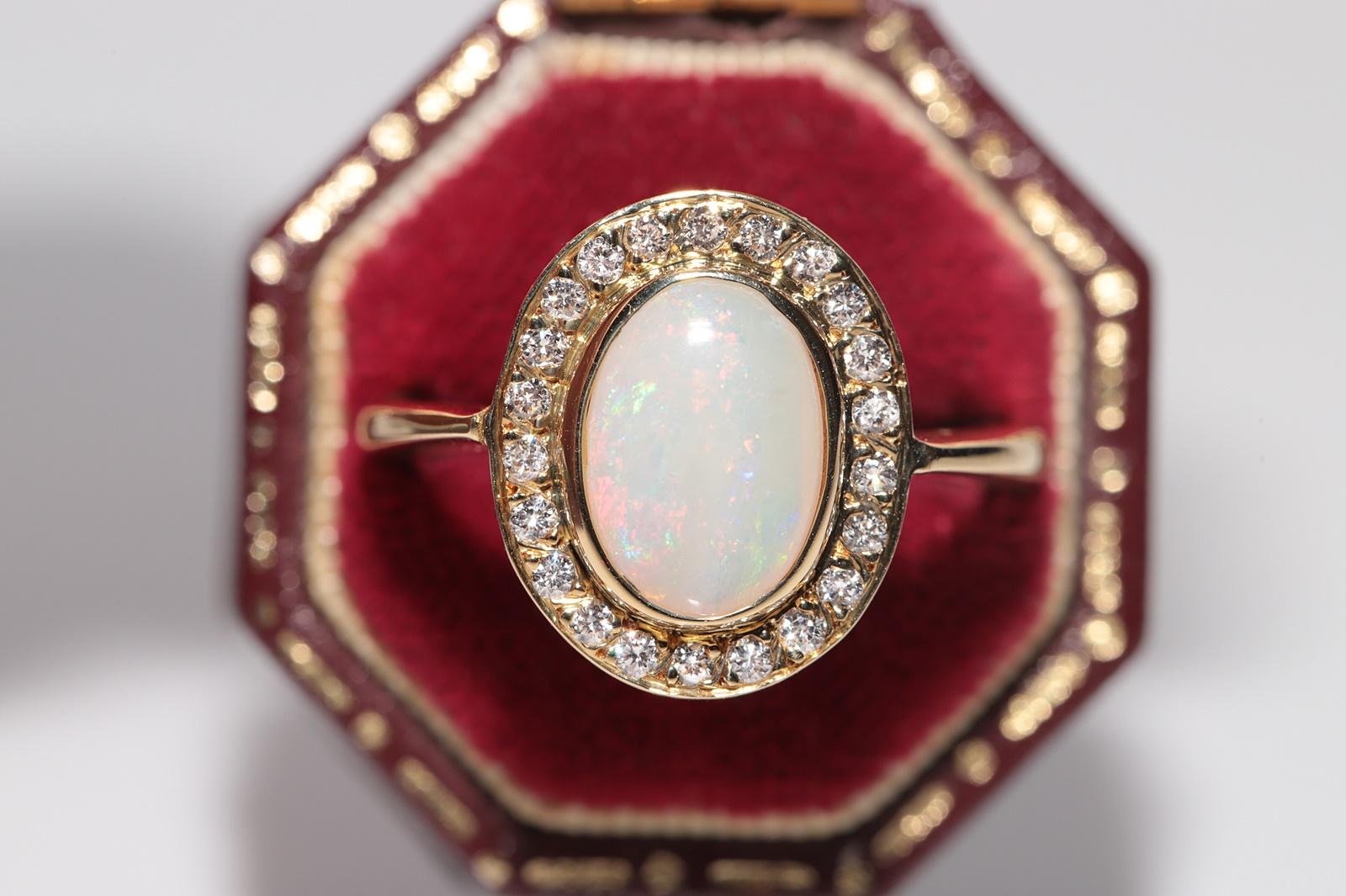Vintage Circa 1980er Jahre 18k Gold Natürlicher Diamant und Opal Dekorierter Ring im Angebot 1