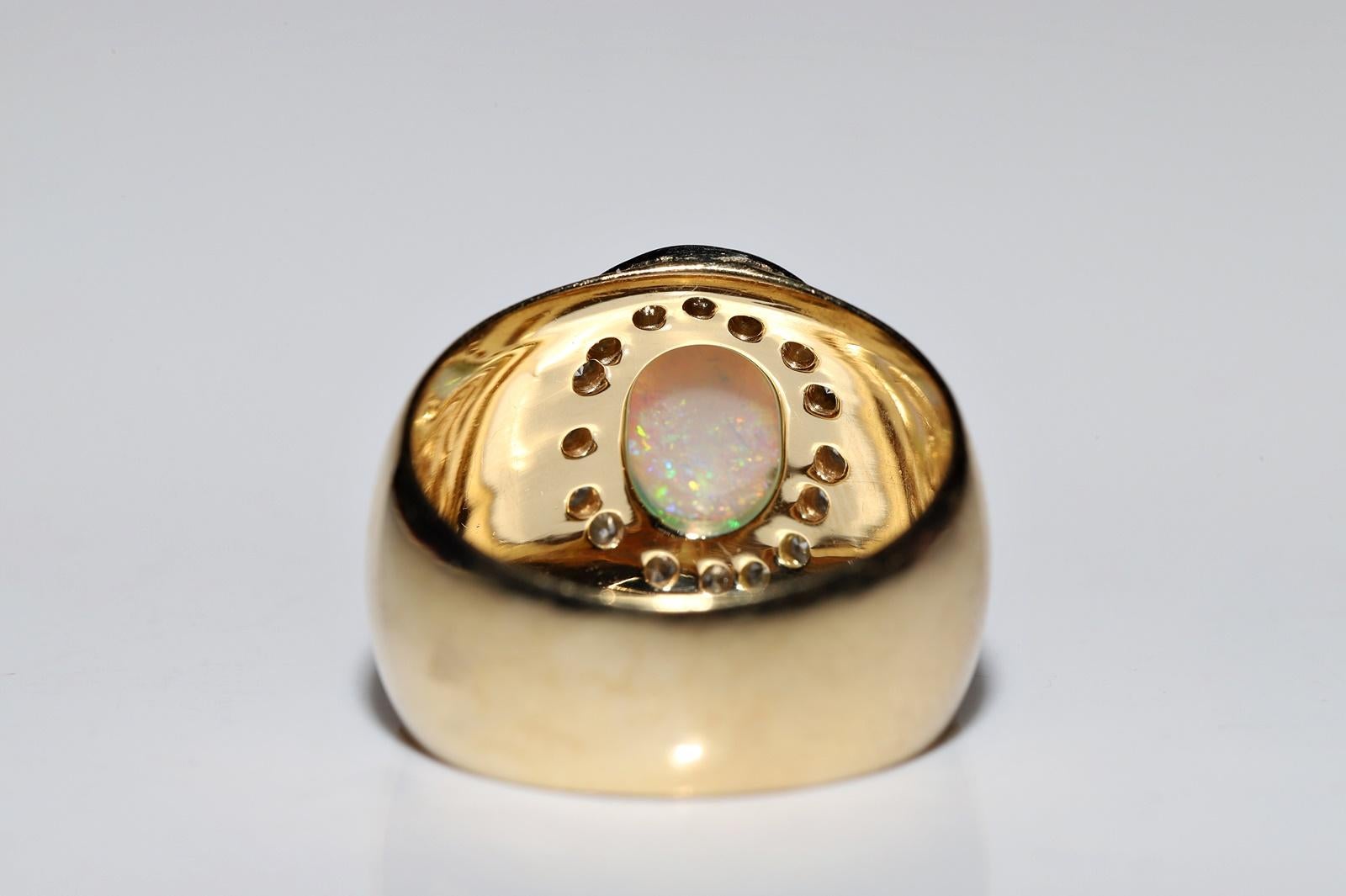 Vintage Circa 1980er Jahre 18k Gold Natürlicher Diamant und Opal Dekorierter Ring im Angebot 1