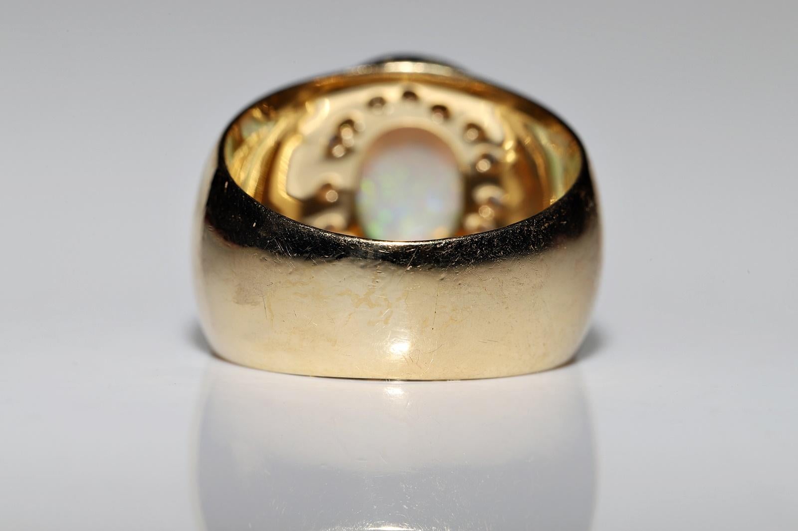 Vintage Circa 1980s 18k Gold Natural Diamond And Opal Decorated Ring  For Sale 2