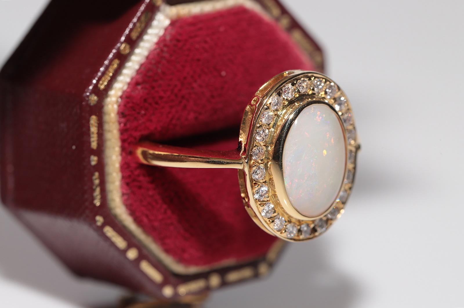 Vintage Circa 1980er Jahre 18k Gold Natürlicher Diamant und Opal Dekorierter Ring im Angebot 2