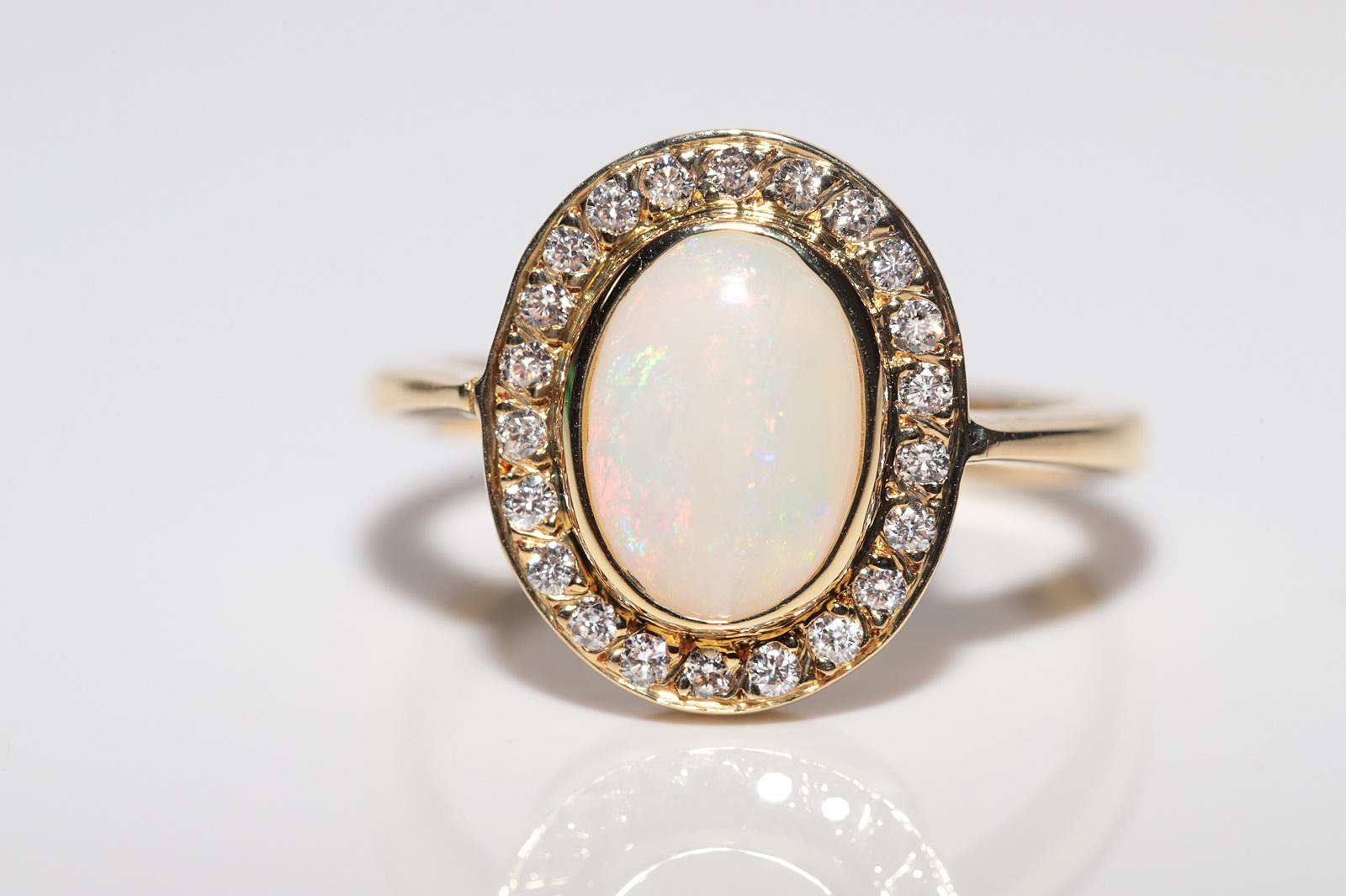 Vintage Circa 1980er Jahre 18k Gold Natürlicher Diamant und Opal Dekorierter Ring im Angebot 3