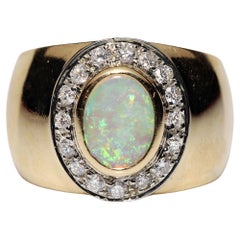 Retro Circa 1980s 18k Gold Natural Diamond And Opal Decorated Ring 