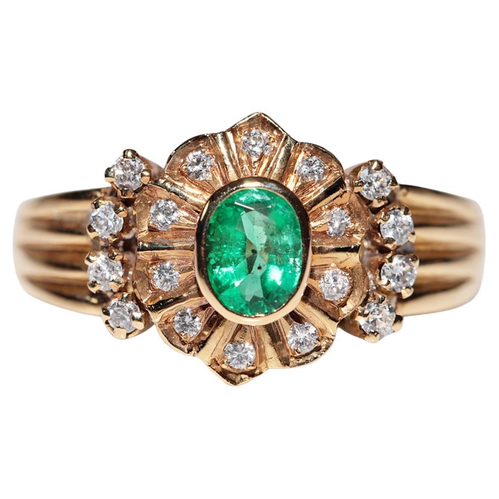 Vintage Circa 1980s 18k Gold Natural Diamond And Oval Cut Emerald Decorated Ring