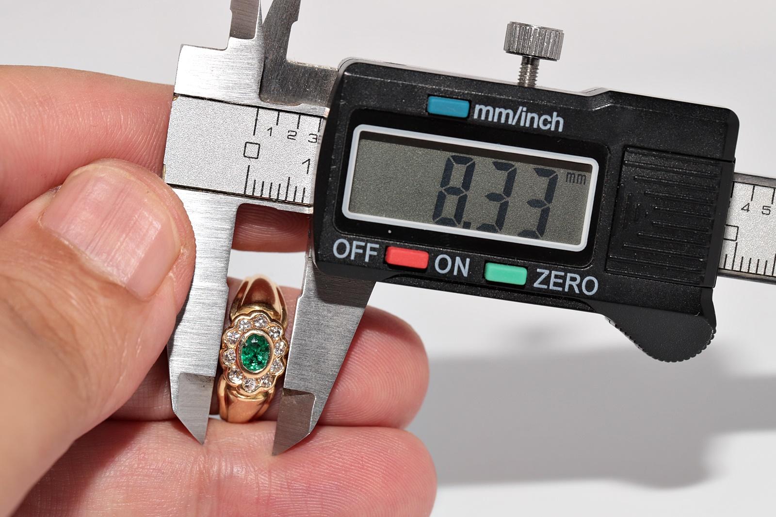 Vintage-Ring aus 18 Karat Gold mit natürlichem Diamanten im Ovalschliff und Smaragd, ca. 1980er Jahre im Angebot 10