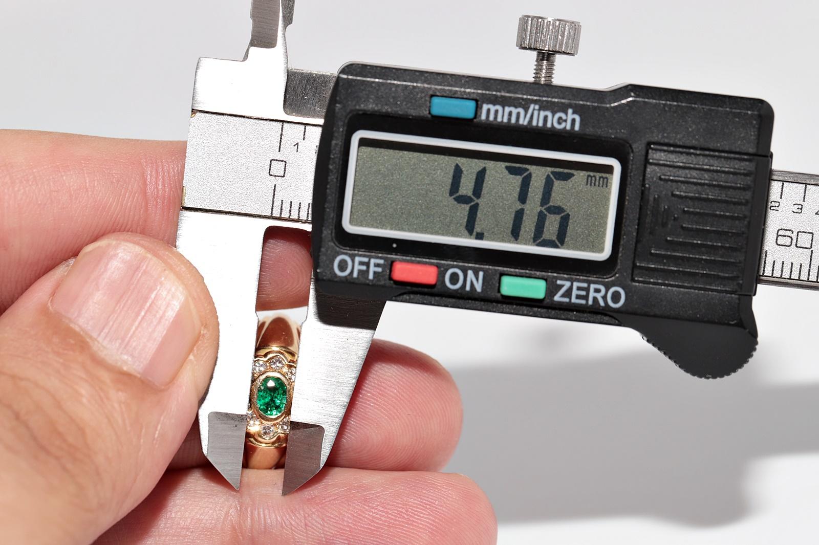 Vintage-Ring aus 18 Karat Gold mit natürlichem Diamanten im Ovalschliff und Smaragd, ca. 1980er Jahre im Angebot 11