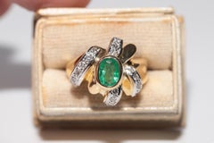Vintage Circa 1980s 18k Gold Natural Diamond And Oval Cut Emerald Ring