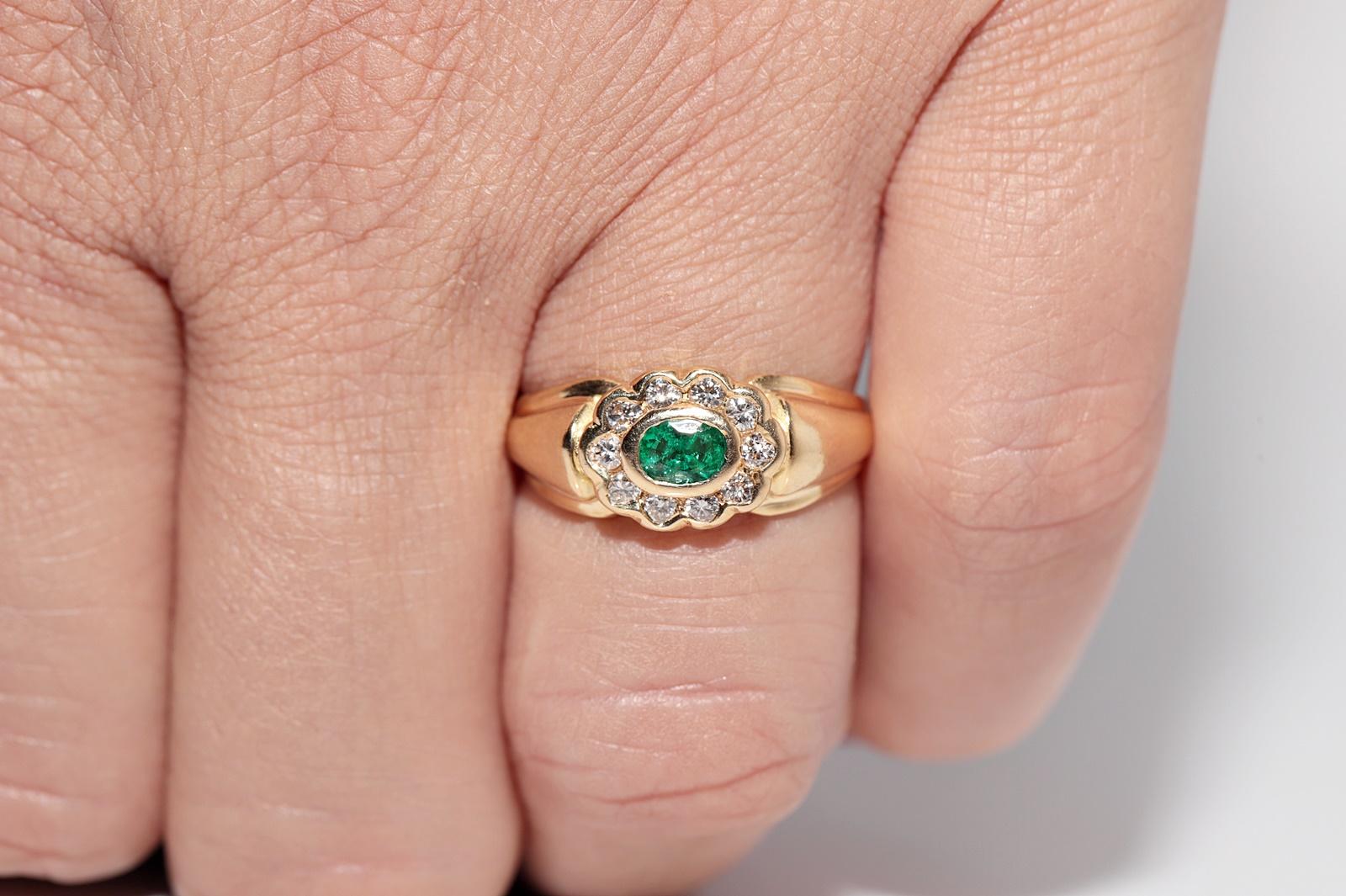 Brilliant Cut Vintage Circa 1980s 18k Gold Natural Diamond And Oval Cut Emerald Ring For Sale