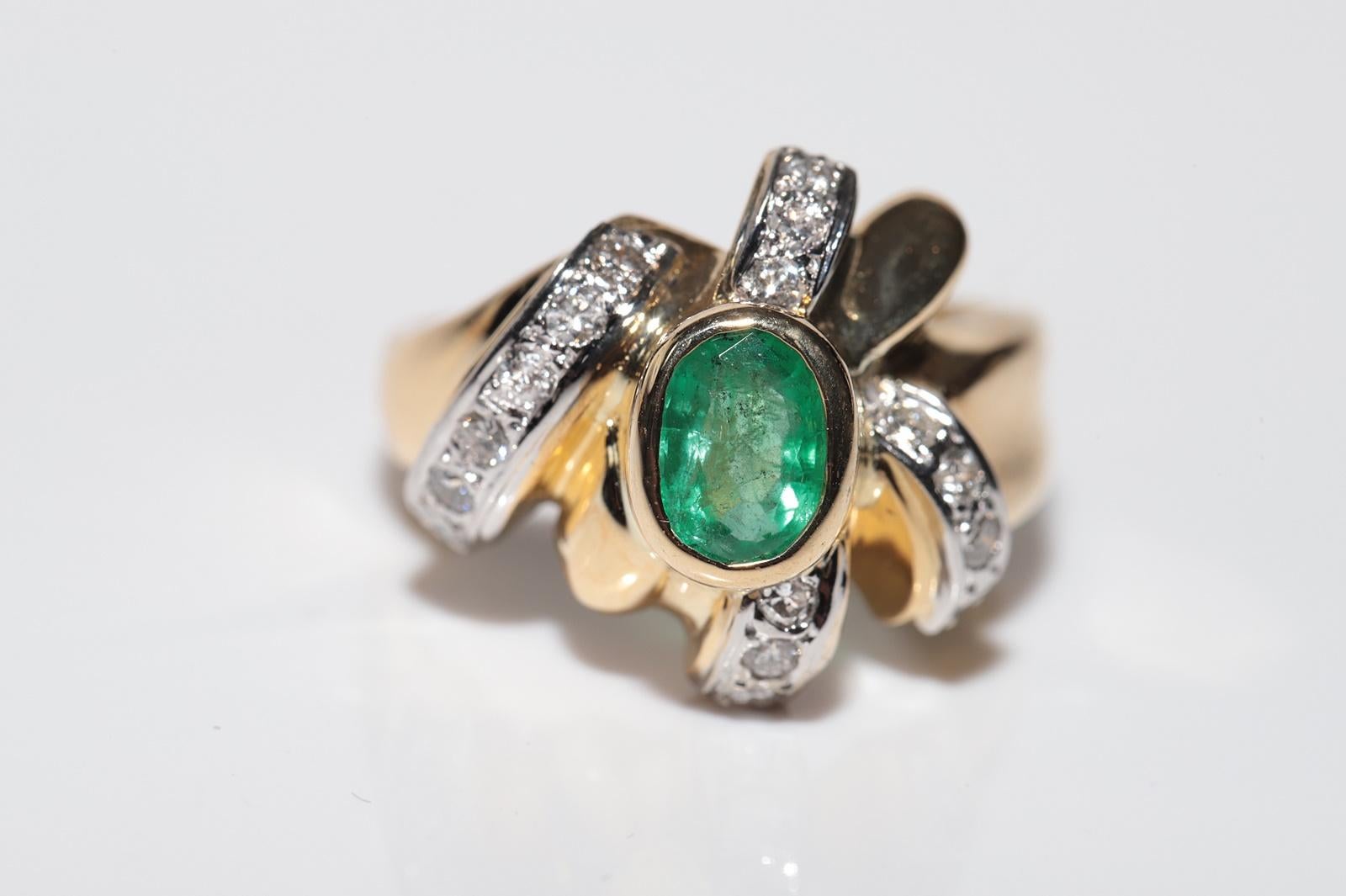 Brilliant Cut Vintage Circa 1980s 18k Gold Natural Diamond And Oval Cut Emerald Ring For Sale