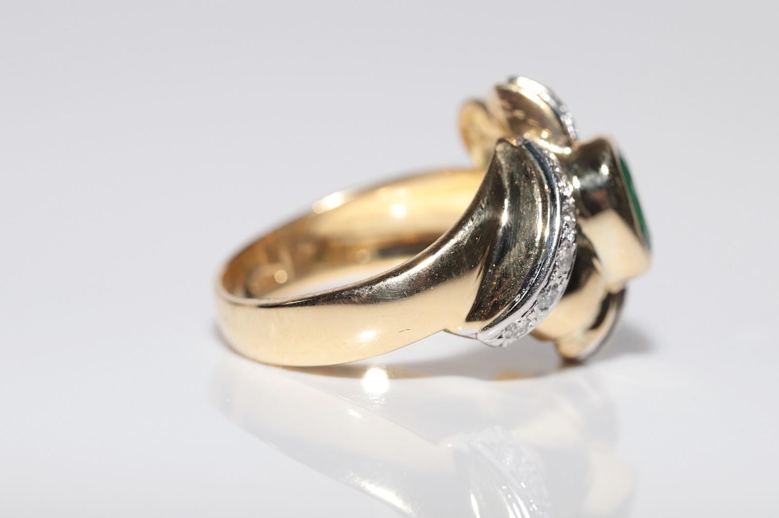Women's Vintage Circa 1980s 18k Gold Natural Diamond And Oval Cut Emerald Ring For Sale