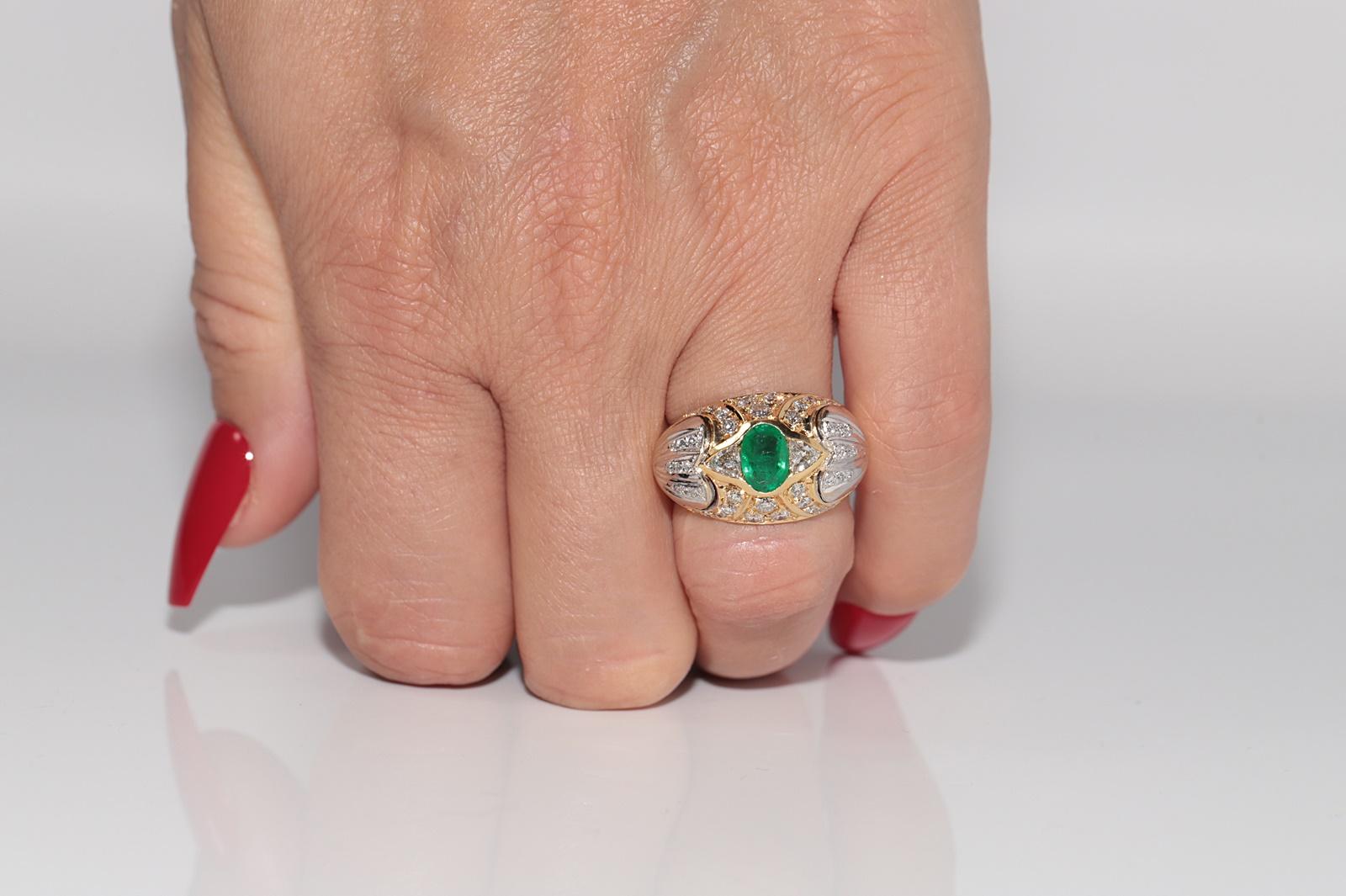 Vintage CIRCA 1980s 18k Gold Natürlicher Diamant und Ovalschliff Smaragd Starker Ring im Angebot 9