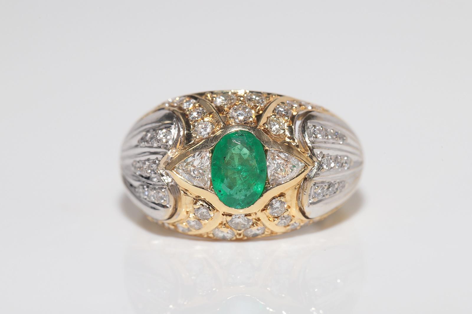 Vintage CIRCA 1980s 18k Gold Natürlicher Diamant und Ovalschliff Smaragd Starker Ring (Retro) im Angebot