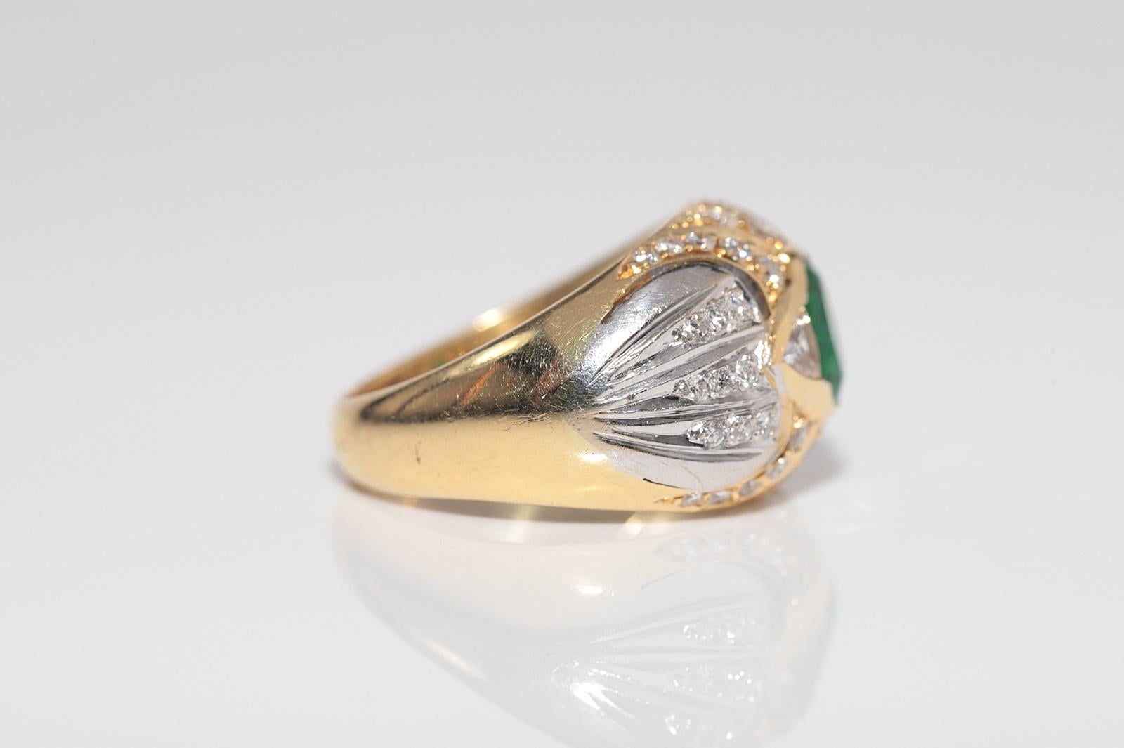 Vintage CIRCA 1980s 18k Gold Natürlicher Diamant und Ovalschliff Smaragd Starker Ring Damen im Angebot