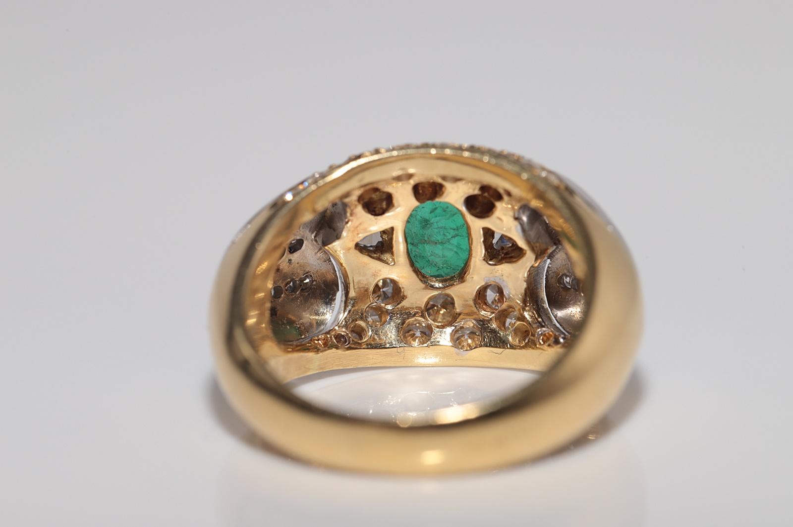 Vintage CIRCA 1980s 18k Gold Natürlicher Diamant und Ovalschliff Smaragd Starker Ring im Angebot 2