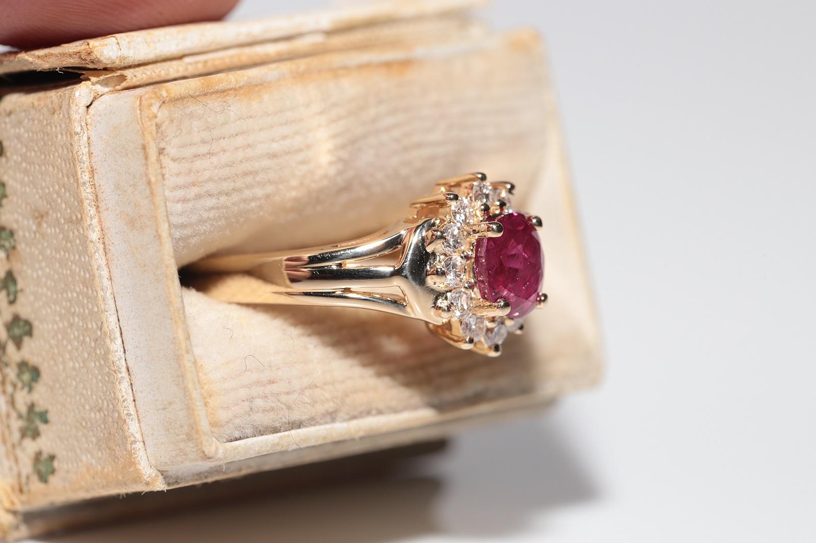 Retro Vintage Circa 1980s 18k Gold Natural Diamond And Oval Cut Ruby Decorated Ring For Sale