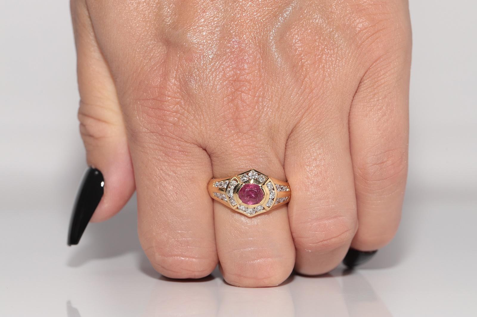 Dekorierter Vintage-Ring aus 18 Karat Gold mit natürlichem Diamanten im Ovalschliff und Rubin, ca. 1980er Jahre (Kunsthandwerker*in) im Angebot