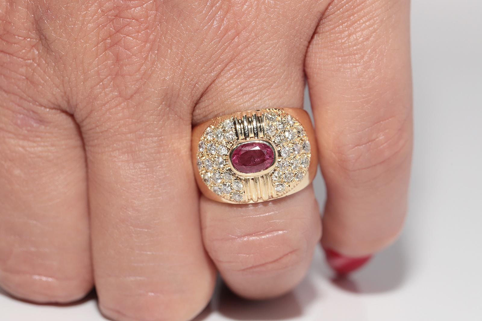 Dekorierter Vintage-Ring aus 18 Karat Gold mit natürlichem Diamanten im Ovalschliff und Rubin, ca. 1980er Jahre (Brillantschliff) im Angebot