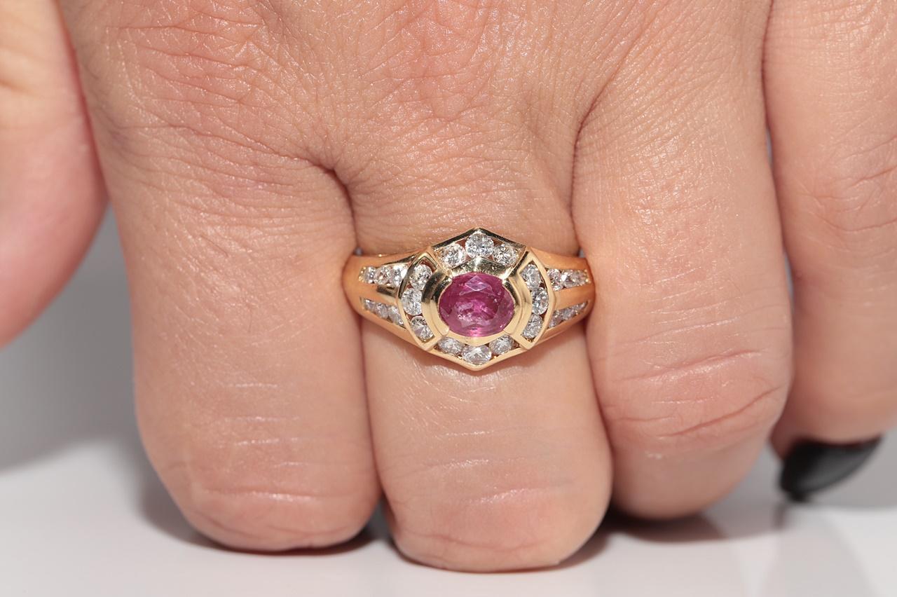 Dekorierter Vintage-Ring aus 18 Karat Gold mit natürlichem Diamanten im Ovalschliff und Rubin, ca. 1980er Jahre (Brillantschliff) im Angebot
