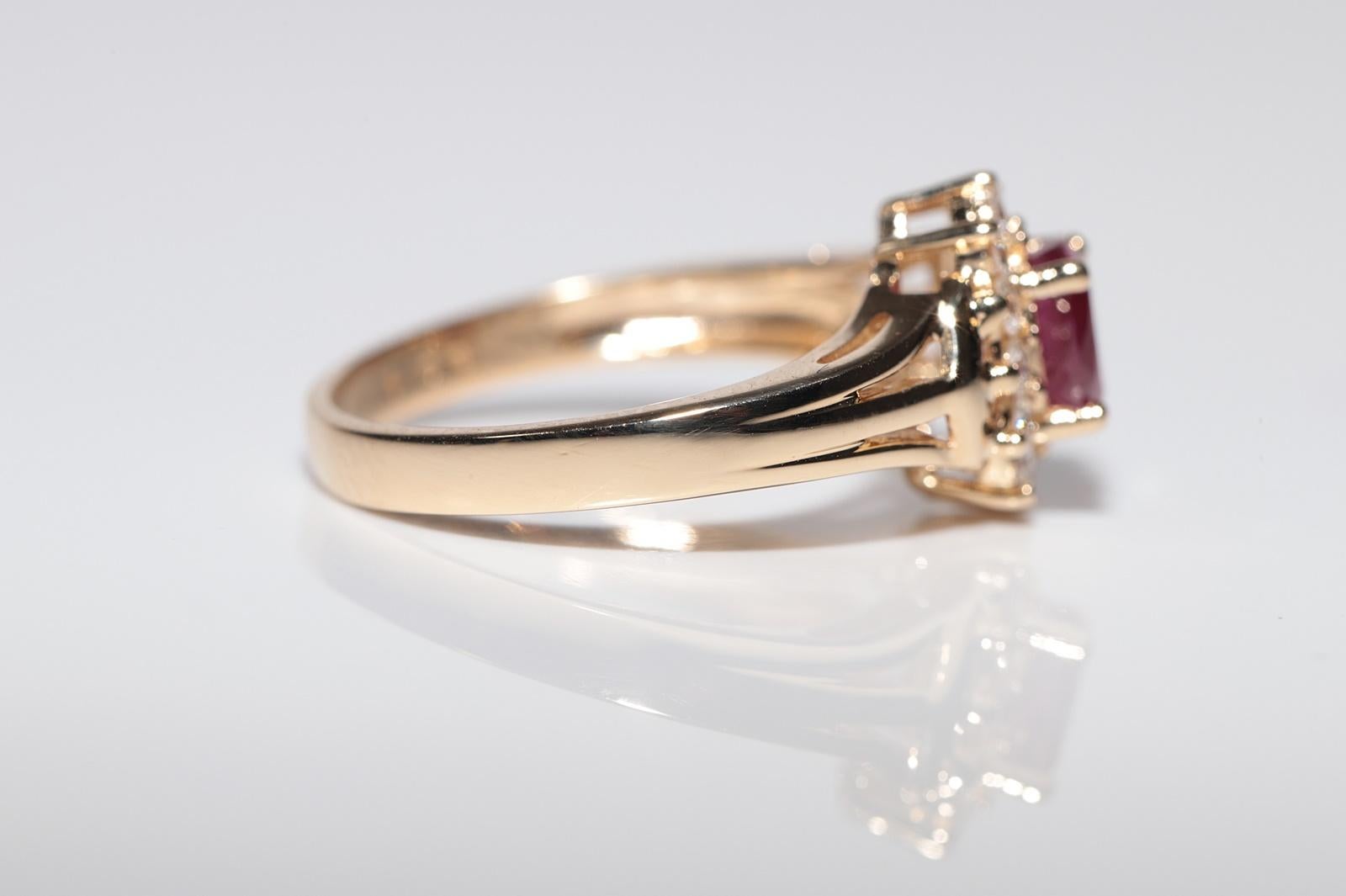 Women's Vintage Circa 1980s 18k Gold Natural Diamond And Oval Cut Ruby Decorated Ring For Sale