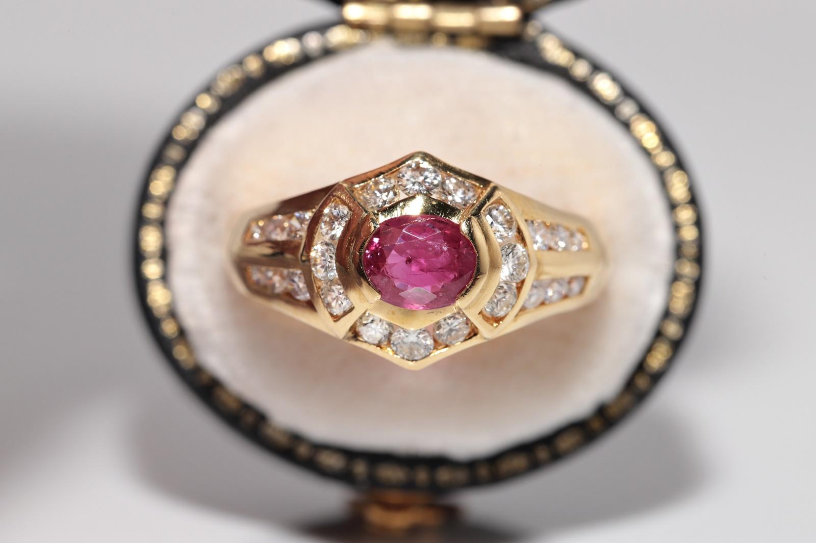 Dekorierter Vintage-Ring aus 18 Karat Gold mit natürlichem Diamanten im Ovalschliff und Rubin, ca. 1980er Jahre Damen im Angebot