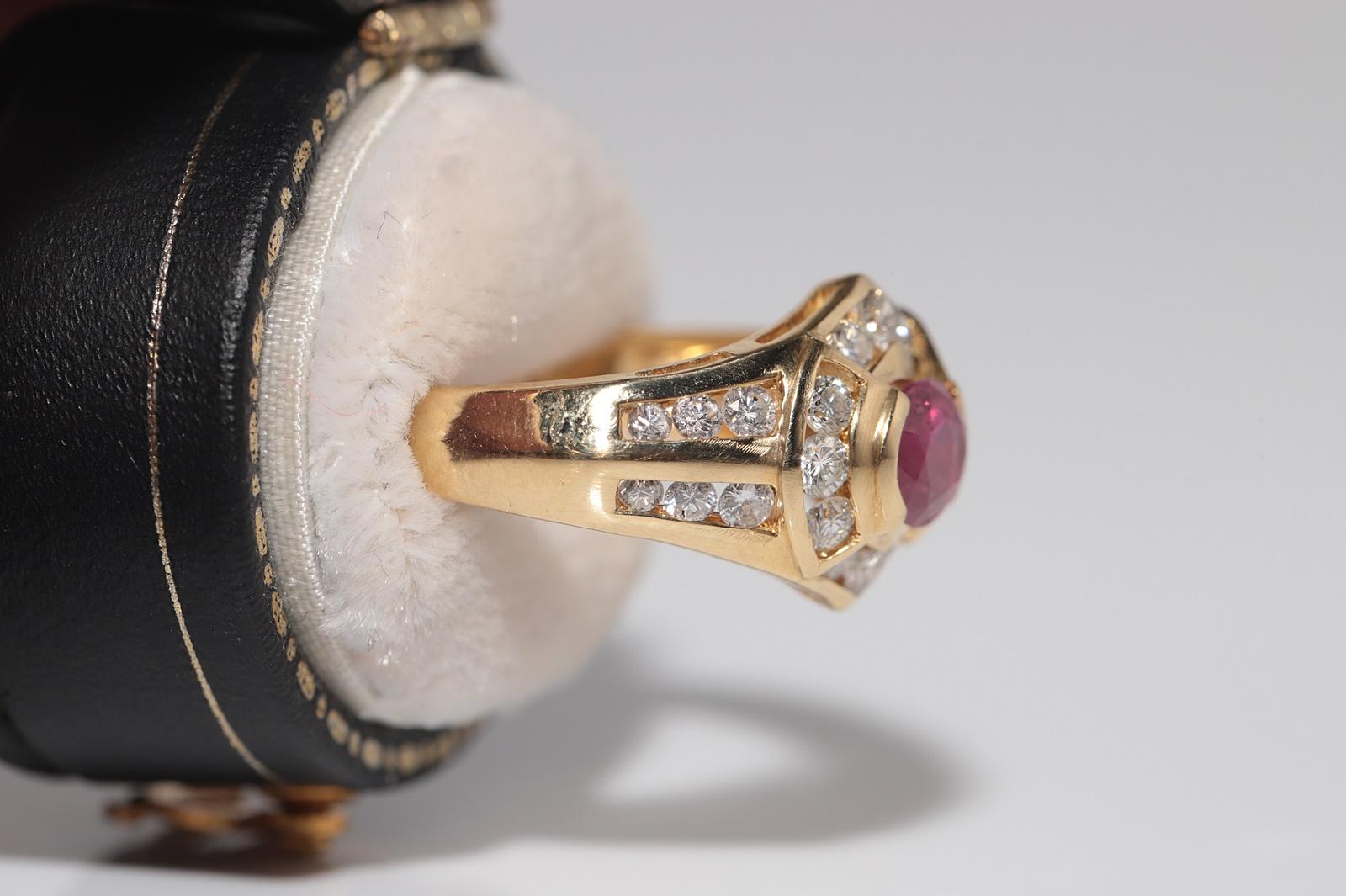 Dekorierter Vintage-Ring aus 18 Karat Gold mit natürlichem Diamanten im Ovalschliff und Rubin, ca. 1980er Jahre im Angebot 1