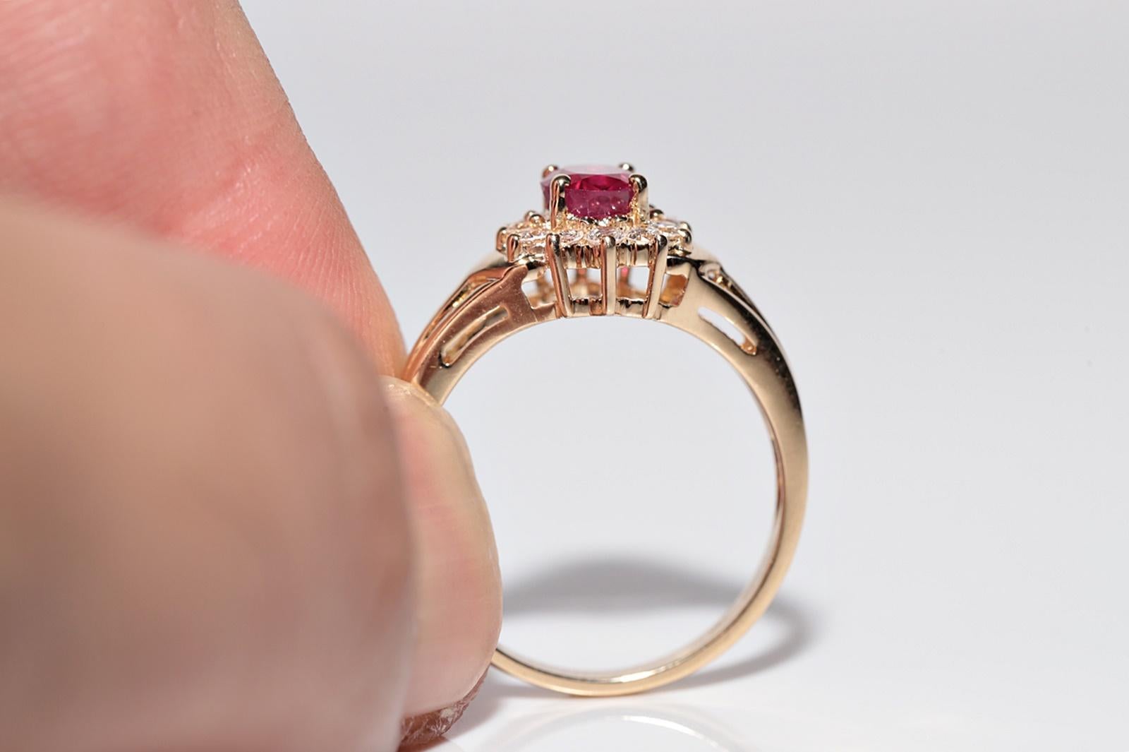 Vintage Circa 1980s 18k Gold Natural Diamond And Oval Cut Ruby Decorated Ring For Sale 3