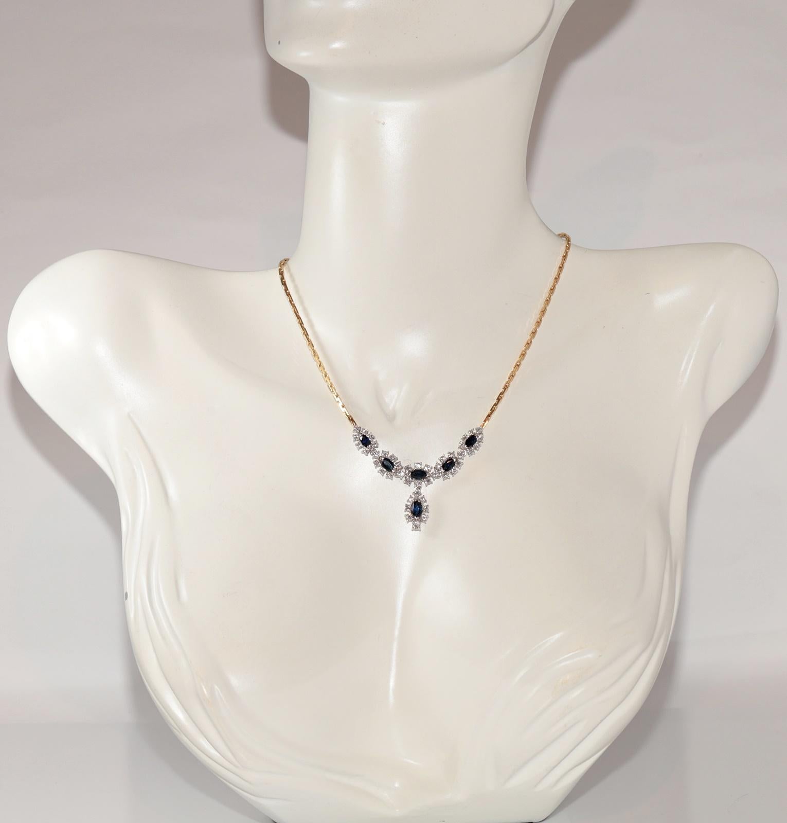 Taglio brillante Collana in oro 18k con diamanti naturali e zaffiri ovali, vintage, circa anni '80 in vendita