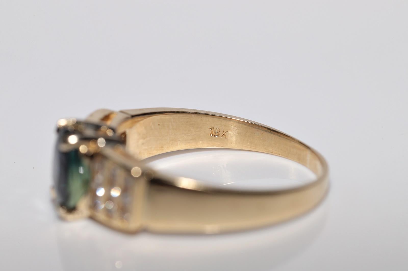 Vintage Circa 1980s  18k Gold Natural Diamond And Oval Cut Sapphire Ring For Sale 4