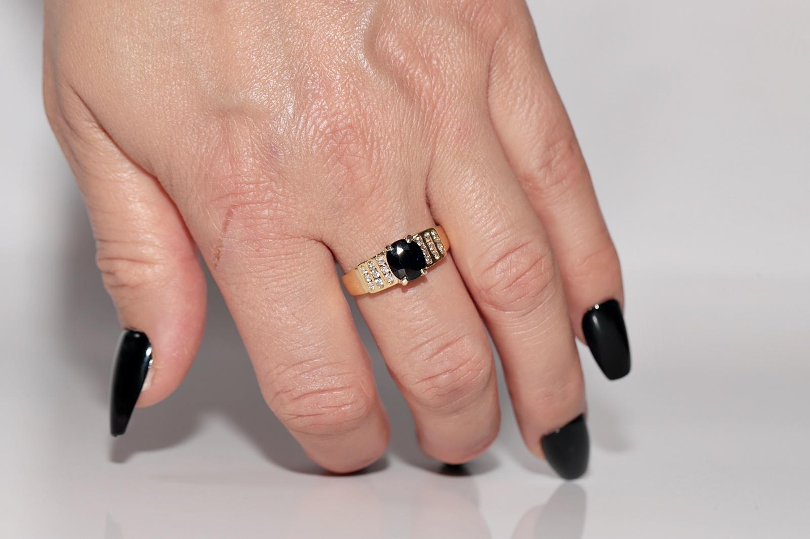 Vintage Circa 1980s  18k Gold Natural Diamond And Oval Cut Sapphire Ring For Sale 8