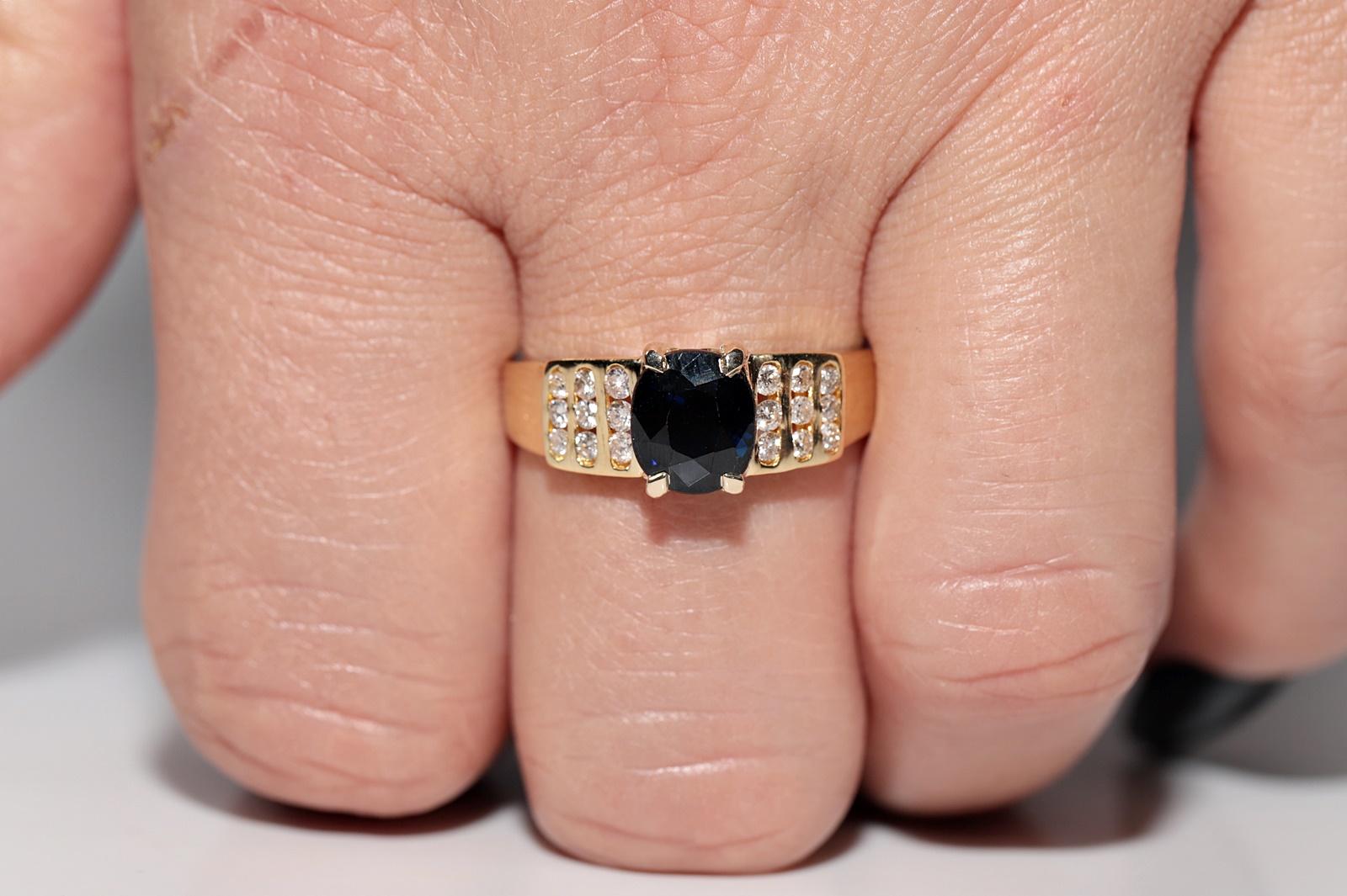Vintage Circa 1980s  18k Gold Natural Diamond And Oval Cut Sapphire Ring For Sale 9