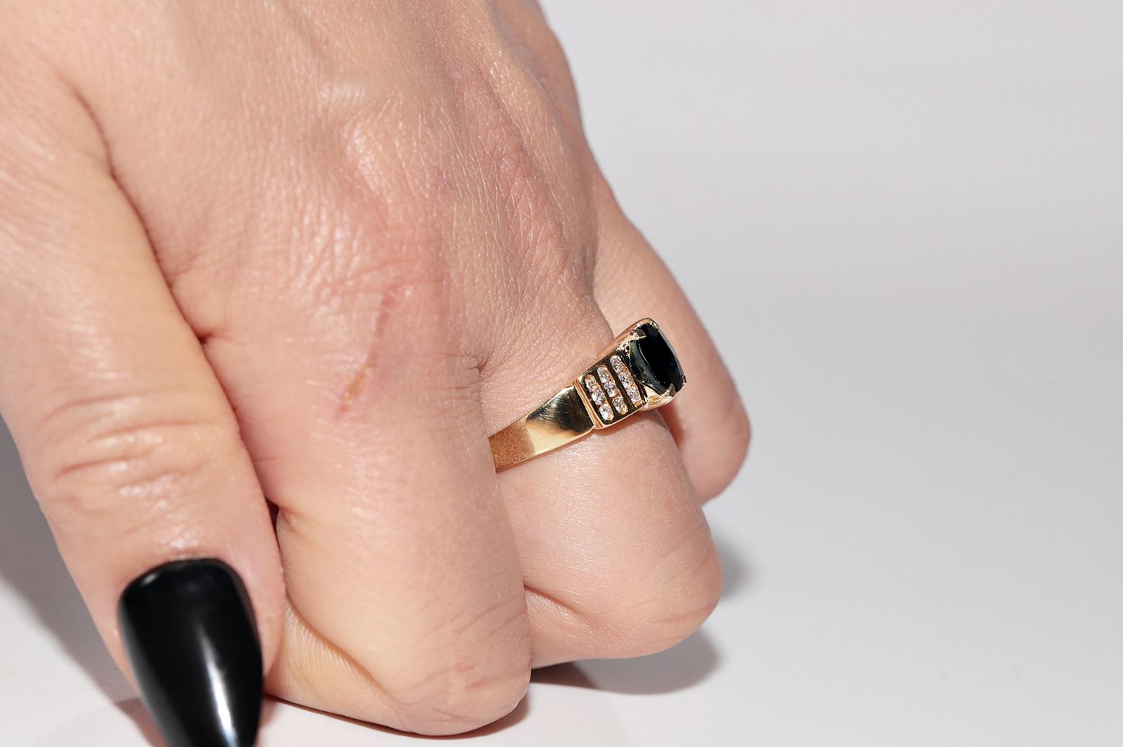 Vintage Circa 1980s  18k Gold Natural Diamond And Oval Cut Sapphire Ring For Sale 10