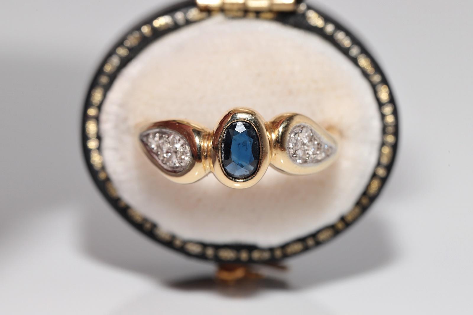 In sehr gutem Zustand.
Das Gesamtgewicht beträgt 4,7 Gramm.
Insgesamt ist Diamant 0,20 ct.
Der Diamant hat die Farbe G-H und die Reinheit vvs1-vs1.
Insgesamt ist Saphir 0,50 ct.
Ringgröße ist US 8.5
Wir können jede Größe herstellen.
Die Schachtel