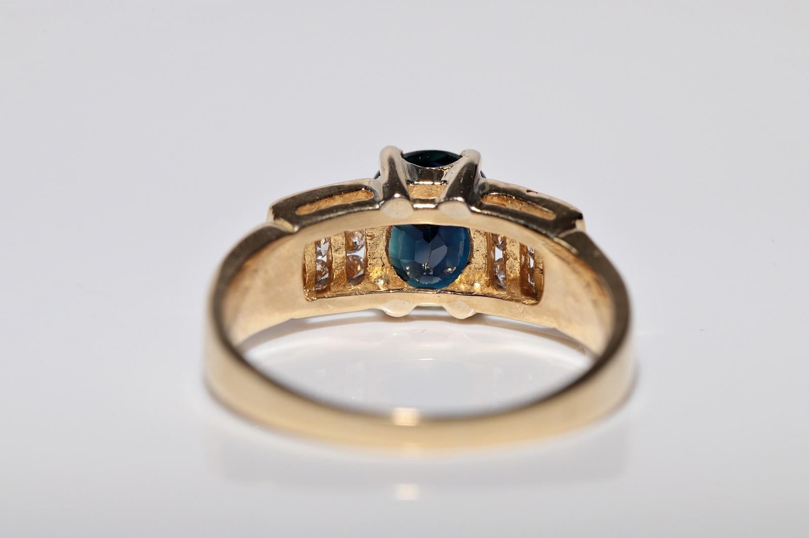 Vintage Circa 1980s  18k Gold Natural Diamond And Oval Cut Sapphire Ring For Sale 2