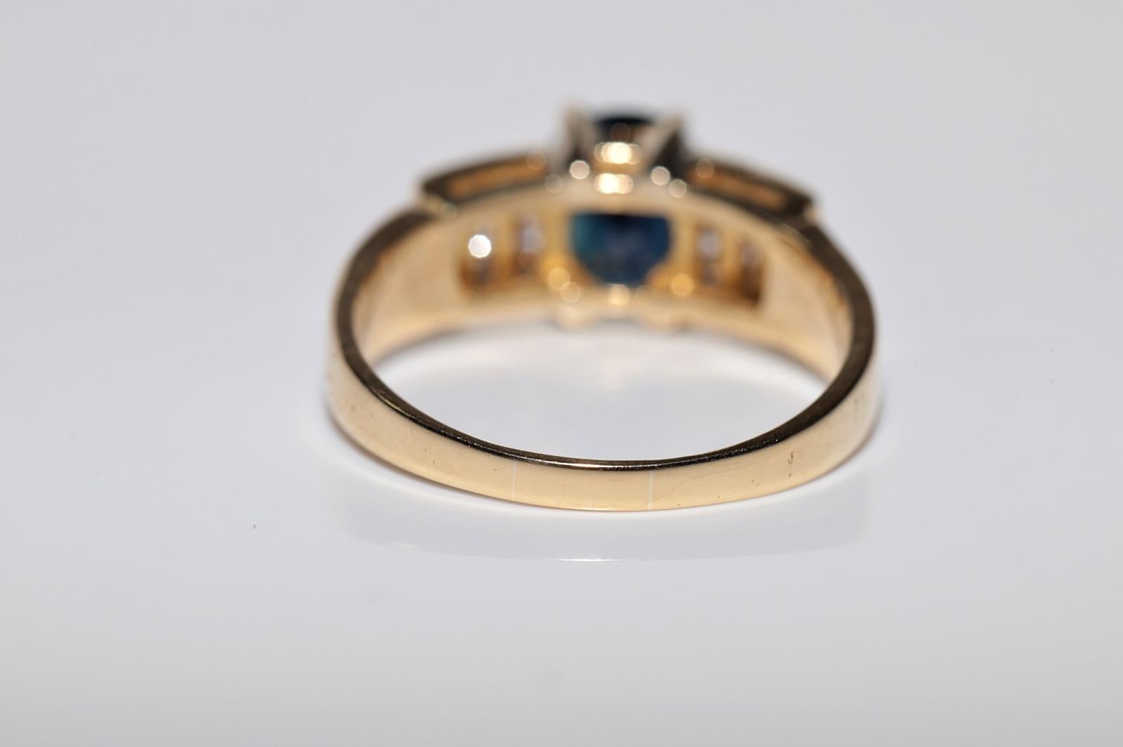 Vintage Circa 1980s  18k Gold Natural Diamond And Oval Cut Sapphire Ring For Sale 3