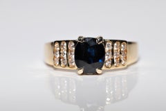 Vintage Circa 1980s  18k Gold Natural Diamond And Oval Cut Sapphire Ring